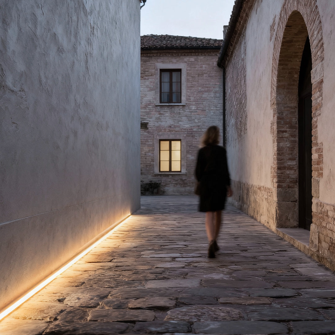 Architectural LED Linear Light, Waterproof Aluminum Strip Lighting for Facades and Outdoor Walls, IP65 Low-Voltage Design