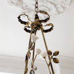 Detail of the leaf elements and chain suspension hardware