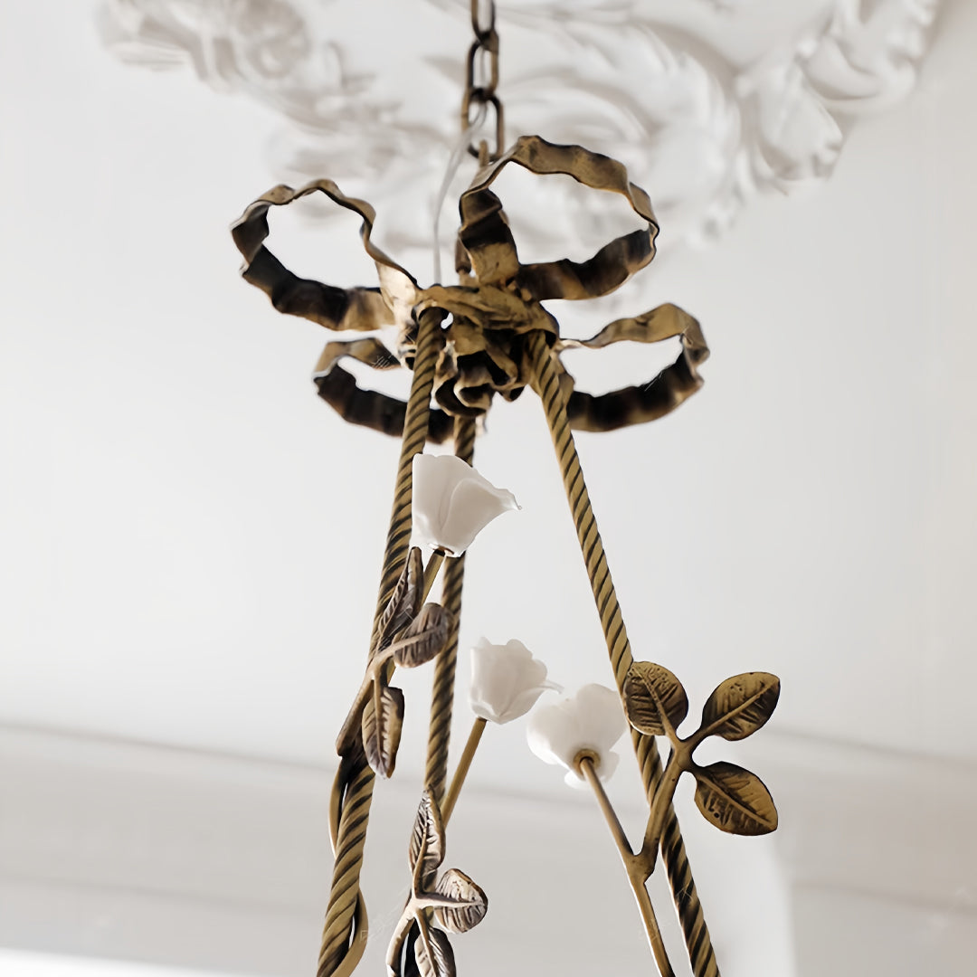 Detail of the leaf elements and chain suspension hardware