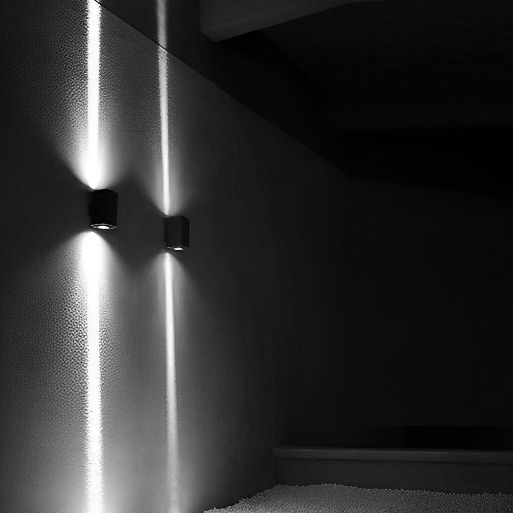 Narrow Beam Wall Washer Light, Up-Down Die-Cast Aluminum LED Outdoor Sconce for Building Facades, 10-Meter Illumination Range