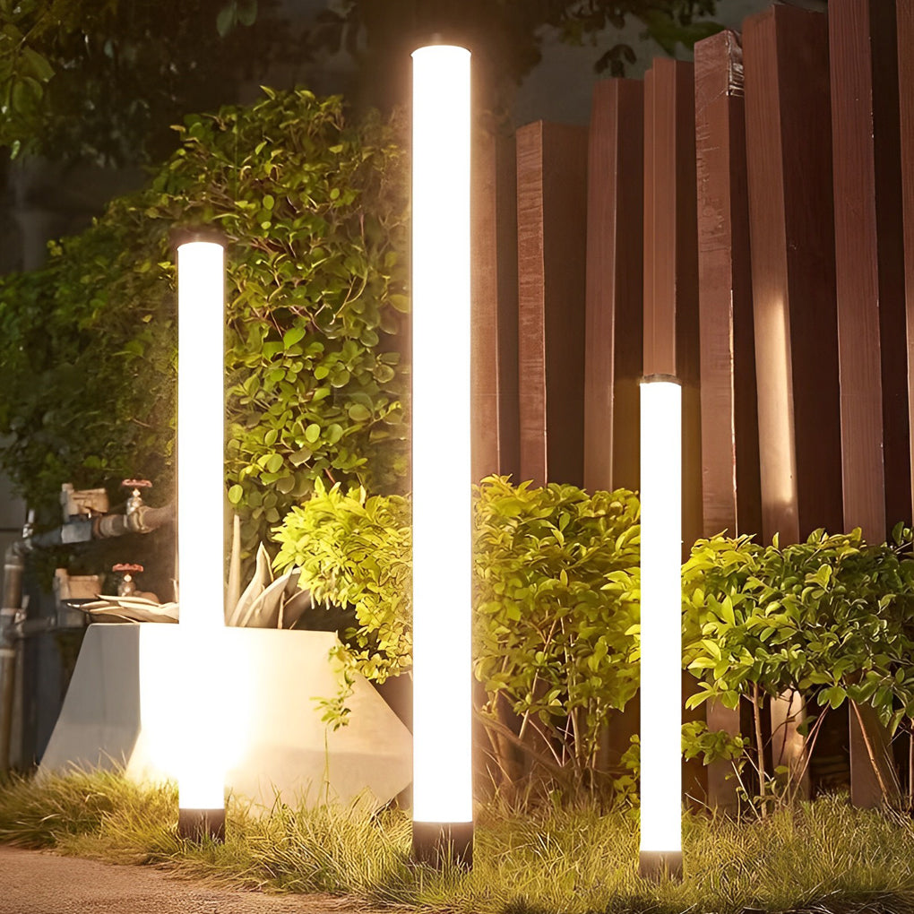 Tube landscape light beside a sleek modern house