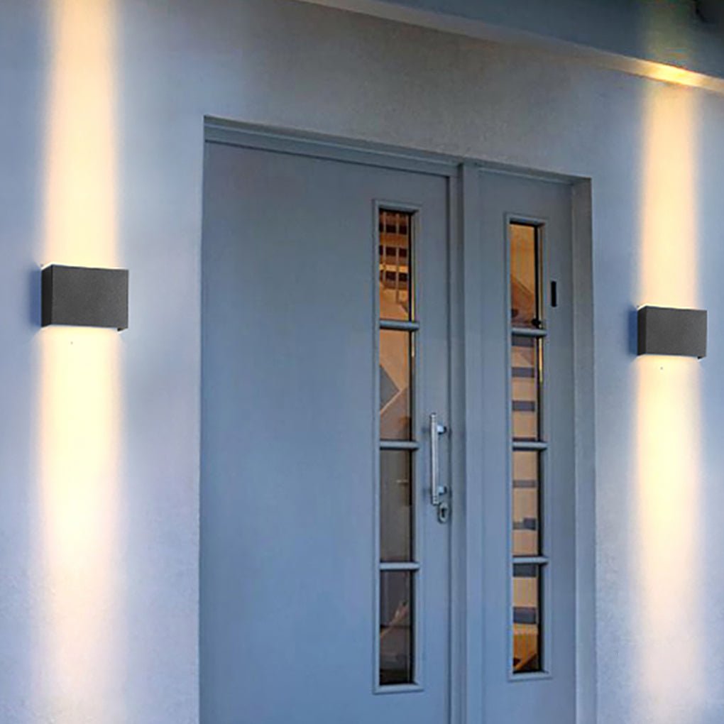 Square aluminium wall lamp, further view of the fixture